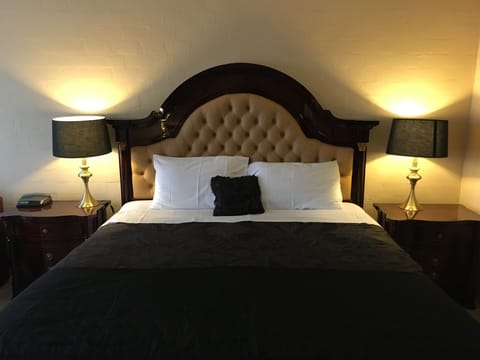 Executive Spa | Egyptian cotton sheets, premium bedding, pillowtop beds, minibar