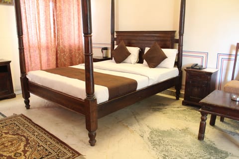 Royal Room, 1 Double Bed | Premium bedding, desk, free WiFi, bed sheets