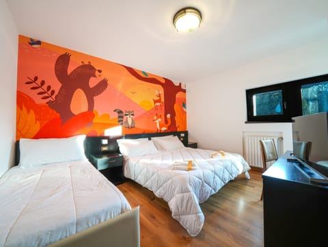 Classic Double or Twin Room | Desk, blackout drapes, cribs/infant beds, free WiFi