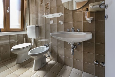 Double or Twin Room | Bathroom | Shower, hair dryer, bidet, towels