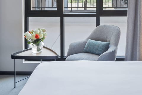 Room (Priority) | Minibar, in-room safe, desk, laptop workspace