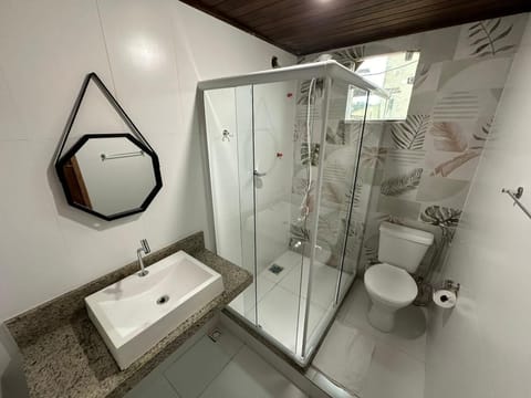 Executive Room, 1 Bedroom, Private Bathroom, Mezzanine | Bathroom | Shower, towels