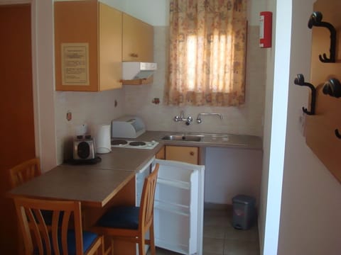 Mini-fridge, stovetop, coffee/tea maker, electric kettle