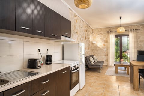 Apartment, 2 Bedrooms (2) | Private kitchen | Fridge, electric kettle, toaster, cookware/dishes/utensils