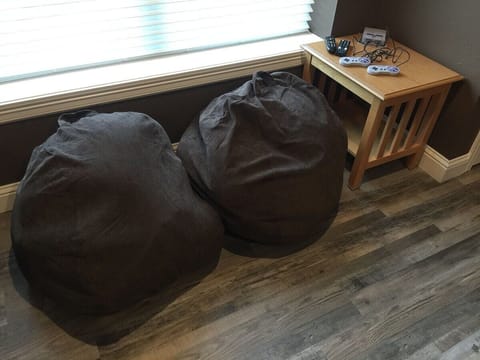 Custom Built Bunk Bed Room & Full Bath, w/2 Twin's & 2 Dbl's, TV & Game Console.