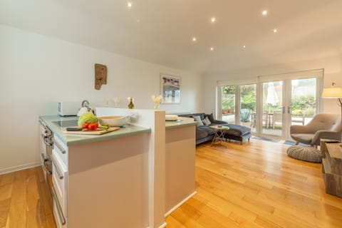 Amaroo, St Agnes. Light and bright open plan living area