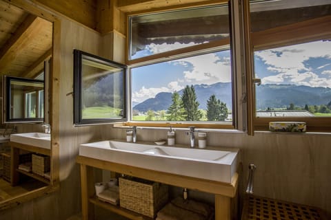 Chalet, 3 Bedrooms, Balcony, Mountain View | Bathroom | Shower, free toiletries, hair dryer, towels