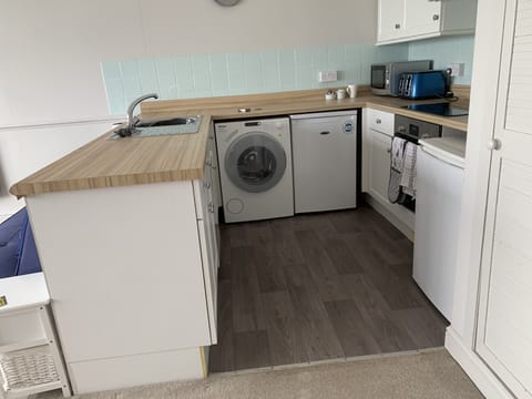 Apartment, 2 Bedrooms (Lookout apartment) | Blackout drapes, free WiFi, bed sheets