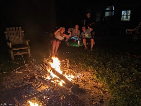 Log Cabin on the Water - Free Kayaks! Cabin in Ohio