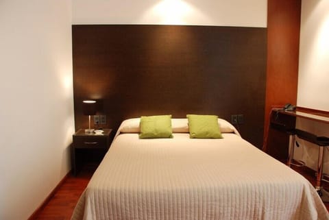 Superior Room | Pillowtop beds, minibar, in-room safe, laptop workspace