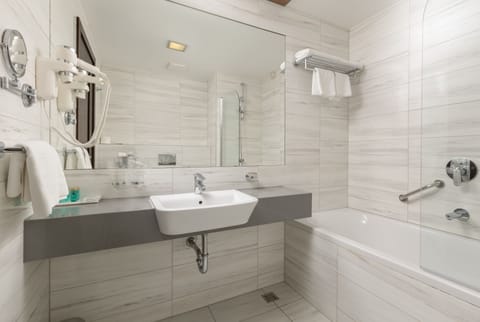 Standard Double Room, Mountain View | Bathroom | Free toiletries, hair dryer, towels