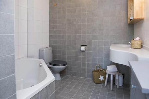 Deluxe Double Room | Desk, iron/ironing board, free WiFi, bed sheets