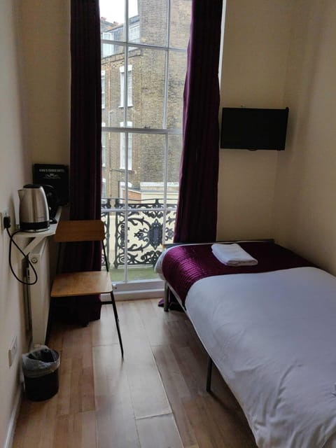 Single Room, Ensuite | Iron/ironing board, free WiFi