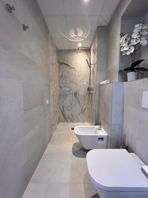 Suite | Bathroom | Hair dryer, bidet, towels