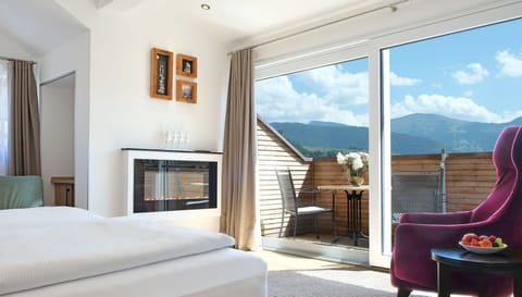 Junior Suite, Balcony, Mountain View | Hypo-allergenic bedding, in-room safe, desk, iron/ironing board