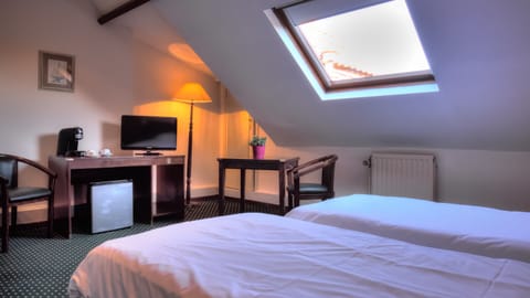 Pillowtop beds, desk, laptop workspace, blackout drapes