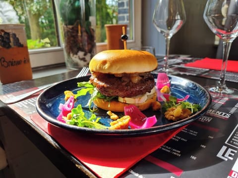 Breakfast, lunch, dinner served; garden views