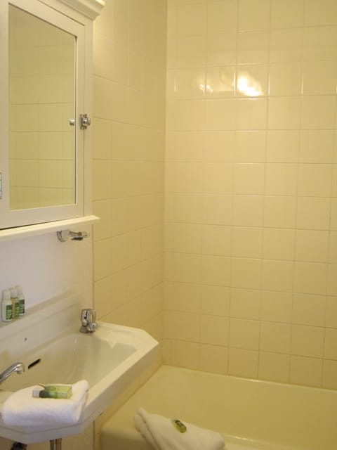 Superior Suite, 1 King Bed | Bathroom | Shower, jetted tub, free toiletries, hair dryer