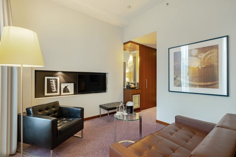 Junior Suite, 1 King Bed | Hypo-allergenic bedding, minibar, in-room safe, desk