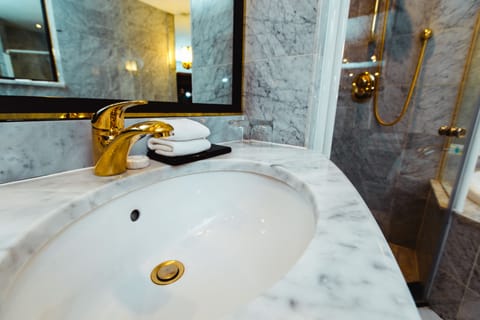 Junior Suite | Bathroom sink