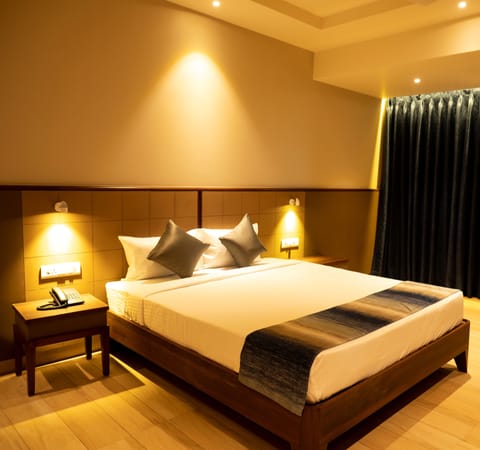 Premium Double Room | In-room safe, blackout drapes, soundproofing, iron/ironing board