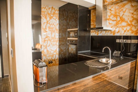 Premium Suite | Private kitchen | Full-size fridge, microwave, oven, stovetop