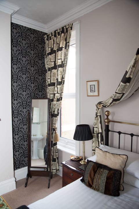 Double Room, Partial Sea View (Regency) | Individually decorated, iron/ironing board, free WiFi, bed sheets