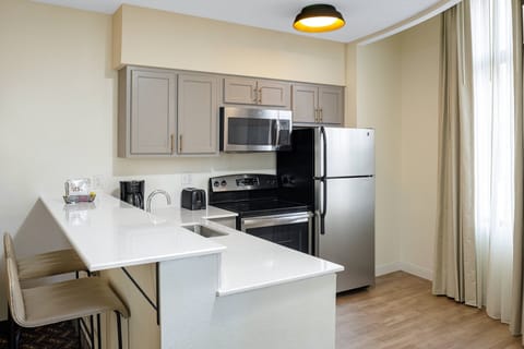 Suite, 1 King Bed with Sofa bed, Corner | Private kitchen | Full-size fridge, microwave, oven, stovetop