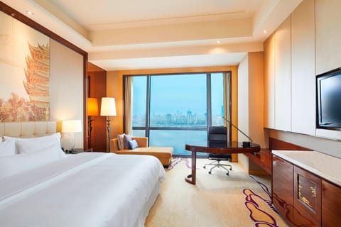 Executive Room, 1 King Bed, River View | Premium bedding, in-room safe, individually decorated, desk