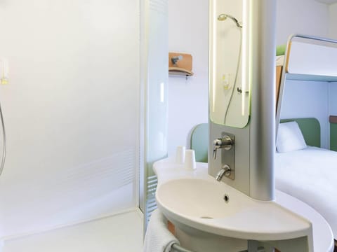 Double Room | In-room safe, desk, soundproofing, iron/ironing board