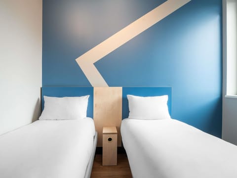 Twin Room, 2 Twin Beds | Desk, soundproofing, free cribs/infant beds, free WiFi