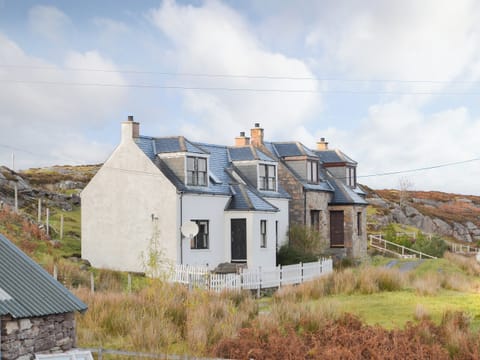 Delightful cottage perched on a heather-clad hillside | Vindolanda, Fearnbeg, near Applecross