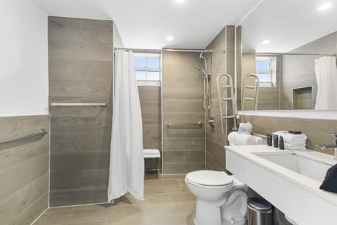 Accessible Two bedroom Luxury Suite | Bathroom | Combined shower/tub, eco-friendly toiletries, hair dryer, towels