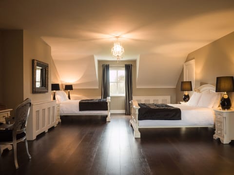 Superior Villa | 5 bedrooms, iron/ironing board, free WiFi, bed sheets