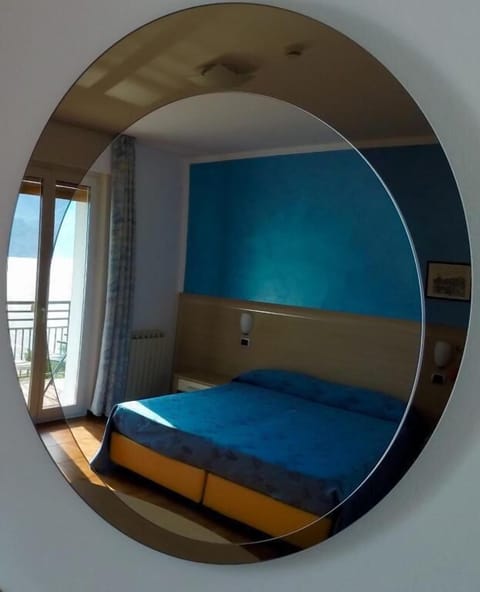 Triple Room | In-room safe, desk, free WiFi, bed sheets