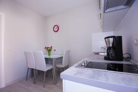 Exclusive Apartment, 2 Bedrooms, Balcony | In-room dining