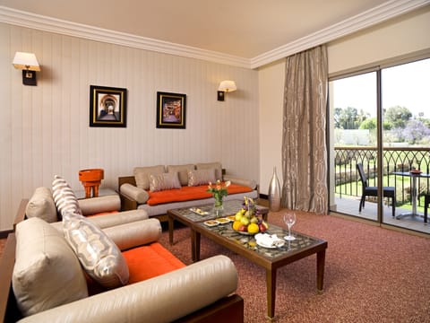 Suite (Palace) | Minibar, in-room safe, soundproofing, iron/ironing board