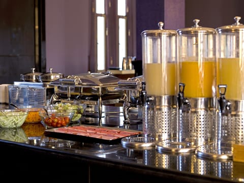 Daily buffet breakfast (MAD 150 per person)