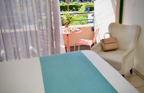 Comfort Room, 1 Queen Bed, Non Smoking, Terrace | Desk, laptop workspace, iron/ironing board, free WiFi