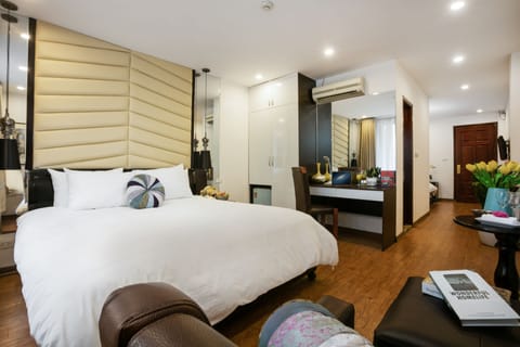 Family Suite, 2 Queen Beds, City View | Minibar, in-room safe, desk, blackout drapes