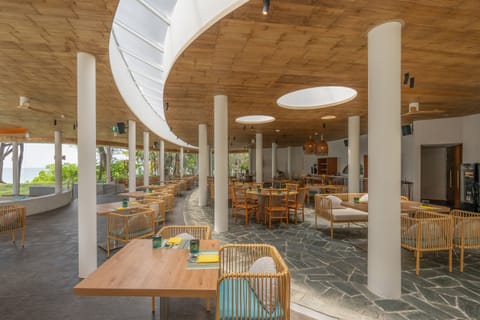 2 restaurants, breakfast, lunch, dinner served; international cuisine