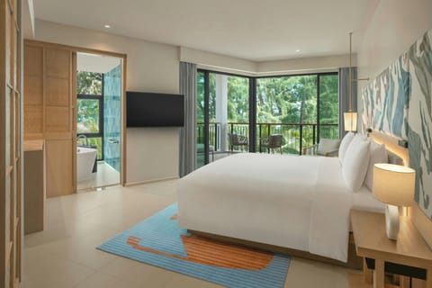 Signature Suite, 1 King Bed, Balcony (Oceanfront) | Premium bedding, down comforters, minibar, in-room safe