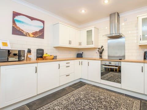 Kitchen | Golwg y Cwm, Cilrhedyn, near Newcastle Emlyn