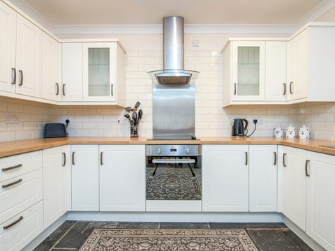 Kitchen | Golwg y Cwm, Cilrhedyn, near Newcastle Emlyn