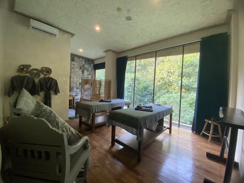 Couples treatment rooms