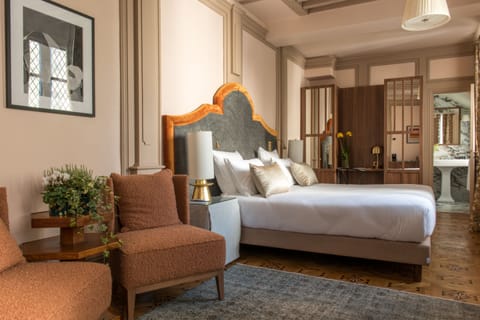 Comfort Suite | Premium bedding, minibar, in-room safe, desk