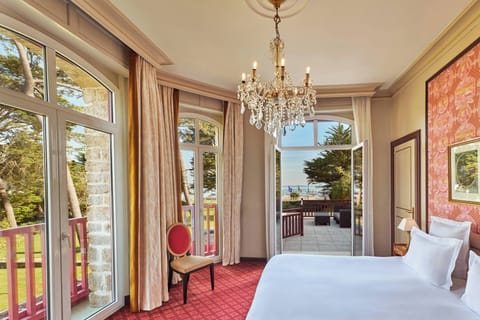 Sea Terrace Deluxe Suite | Minibar, in-room safe, desk, free WiFi