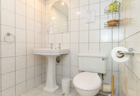 Executive Triple Room, Ensuite | Bathroom