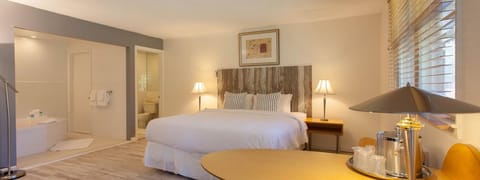Honeymoon Room, Jetted Tub | Premium bedding, desk, laptop workspace, iron/ironing board