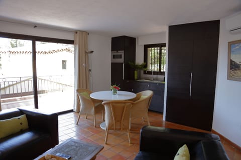 Suite | In-room safe, desk, iron/ironing board, free WiFi